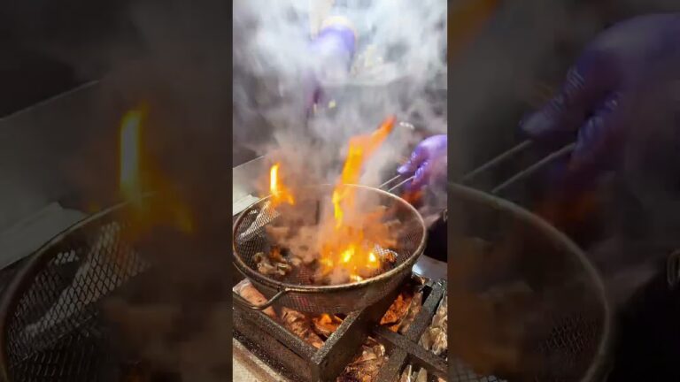 絶品！炎の炭火焼き鶏丼！【炙鶏】