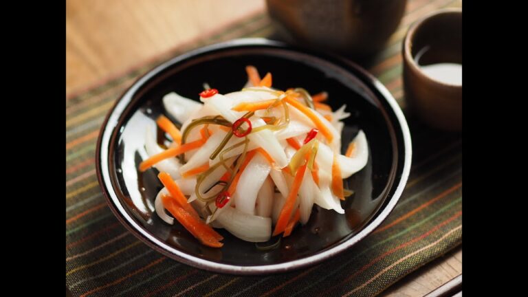 新玉ねぎの焼酎漬け、漬け込むとらっきょうの風味