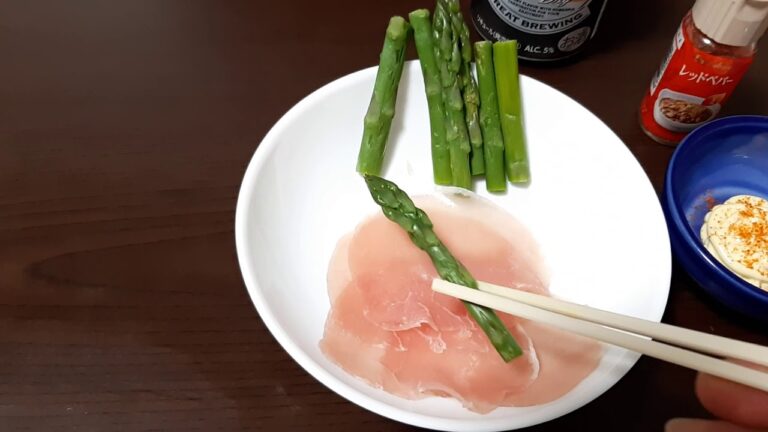 生ハム　茹でたアスパラと一緒に食べてみた　旨い