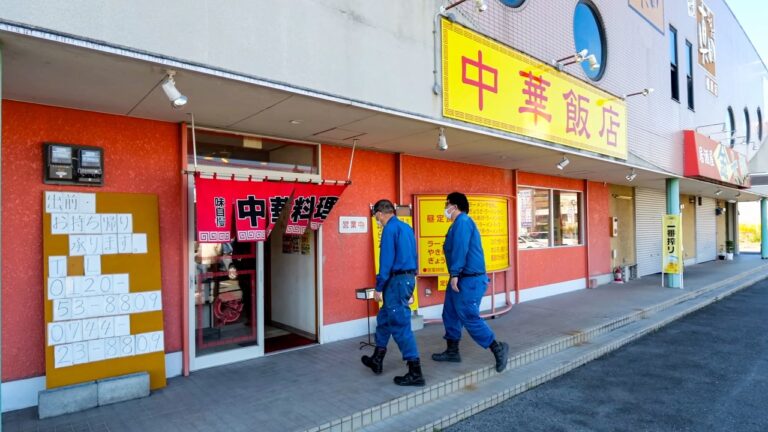 巨大唐揚げ大盛り炒飯！ 爆食い作業着アニキが通い詰める老舗町中華に密着。