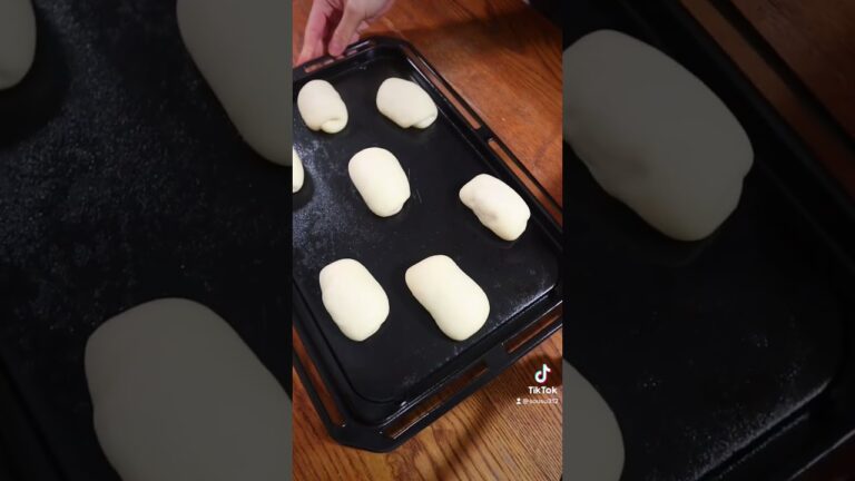 【元パン職人】みんな大好きウィンナーロール作ってみた🙋‍♂️ #パン作り #パン #bread #shorts