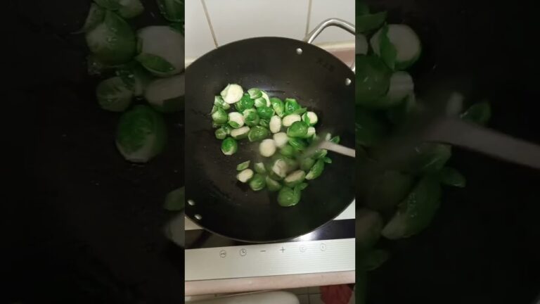 芽キャベツのガーリック炒め（低炭水化物食品）Stir-fried Brussels Sprout with garlic （low carbsfood)