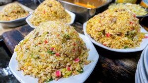 １kgギガ盛り炒飯！東京最強のデカ盛り仲良し家族町中華の1日に密着してみた。