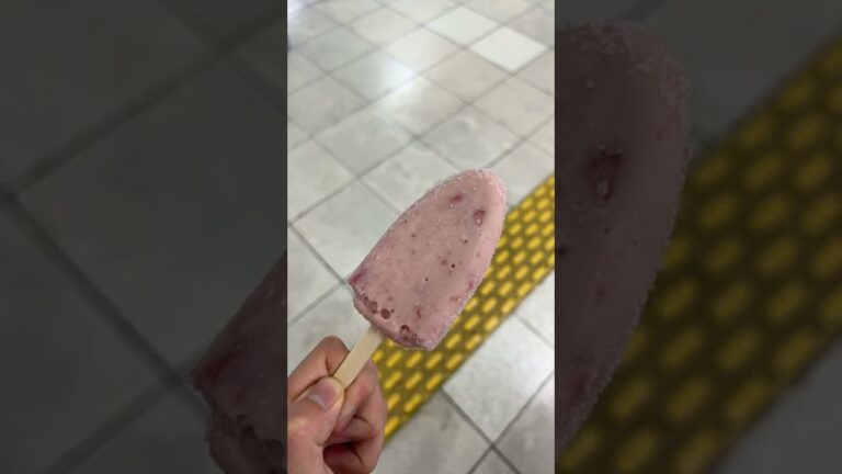 ファミマ　いちごミルクアイス