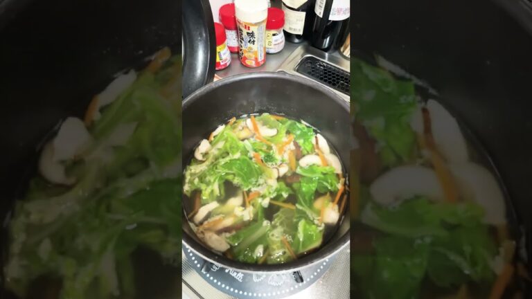 #今日の夕飯#そぼろご飯#白菜と椎茸の中華スープ#昨日の残り#ごぼうの煮物