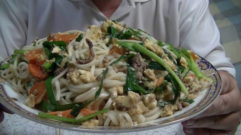 ［一人deごはん］ニラたっぷりで栄養満点！夏のオススメ！「ニラたま焼きうどん」特盛