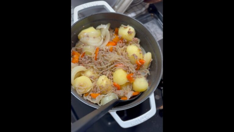 ストウブ22センチでひき肉の肉じゃが #staub #簡単レシピ #料理 #cooking #おうちごはん #料理動画#無水肉じゃが