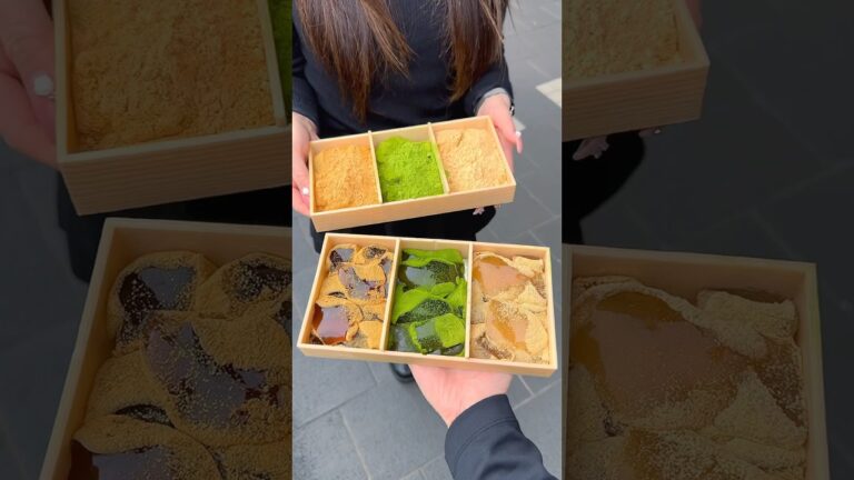 京都名物のむせるほど抹茶ときな粉がたっぷりな絶品わらびもち🍵 #京都グルメ