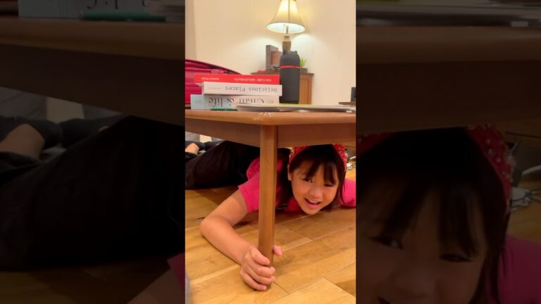 パパの豪快すぎるクシャミに家族全員驚く　😱😩🥴　#shorts #funny When dad sneezes 😱🥴#おもしろ