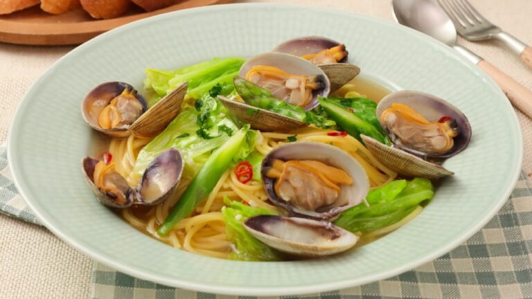 ワンパンでお手軽♪あさりと春野菜のスープパスタ