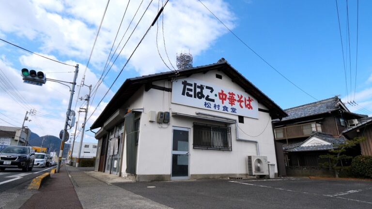 客の９割が中華そばを注文。地元常連が通い詰めるお母さん食堂がスゴい