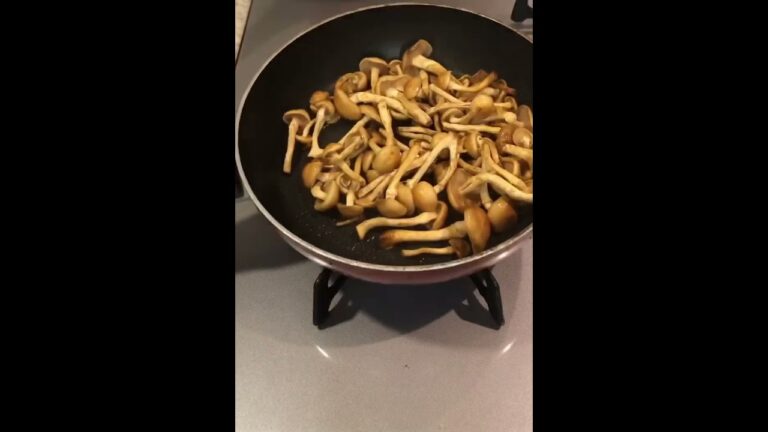 なめこをバターとポン酢で炒めて豆腐にのせるだけ(高速版)