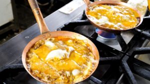 超絶カツ丼ラッシュ！うどん屋なのにカツ丼が大人気のランチ営業に密着！