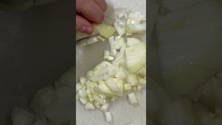 玉ねぎの荒みじん切り【オムレツ】