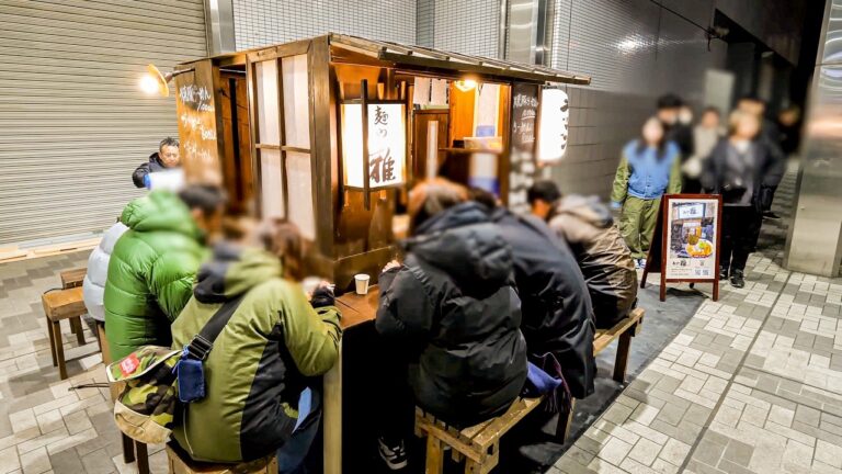 わずか３時間で１００杯完売。２６歳若き大将が奮闘する屋台ラーメンに客が殺到する