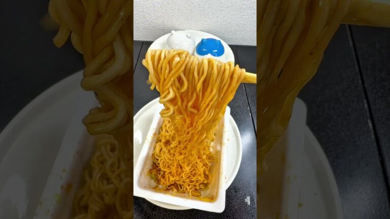 ペヤングに騙された…【コンビニ新商品】 ペヤング獄激辛やきそば辛さ50%オフ #ファミマ #コンビニ #コンビニ新商品 #コンビニ飯 #ペヤング #ペヤングやきそば #ペヤング獄激辛 #激辛 #辛い