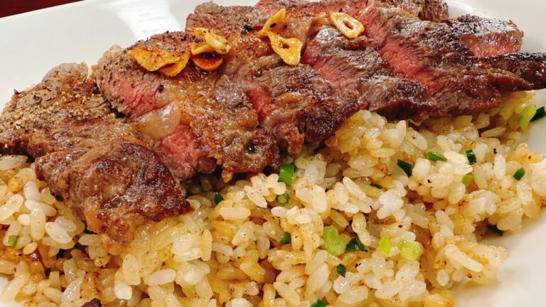 スーパーの安いステーキ肉がとろける旨さに… “たったこれだけ？鉄板焼き屋さんよりうまい！”と大絶賛された、シェフ直伝『極上のガーリックステーキライス』Garlic Steak Rice