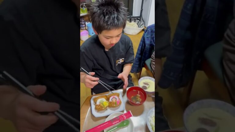 晩ごはんは❗️ひな祭りなので唐揚げもり山のオードブルとバァバが作った特製のひな祭り🎎いなり寿司と手作り茶碗蒸し🤩ハッピー😁#shorts #中武亮翔 #ボクシング #唐揚げ #もり山 #ひな祭り