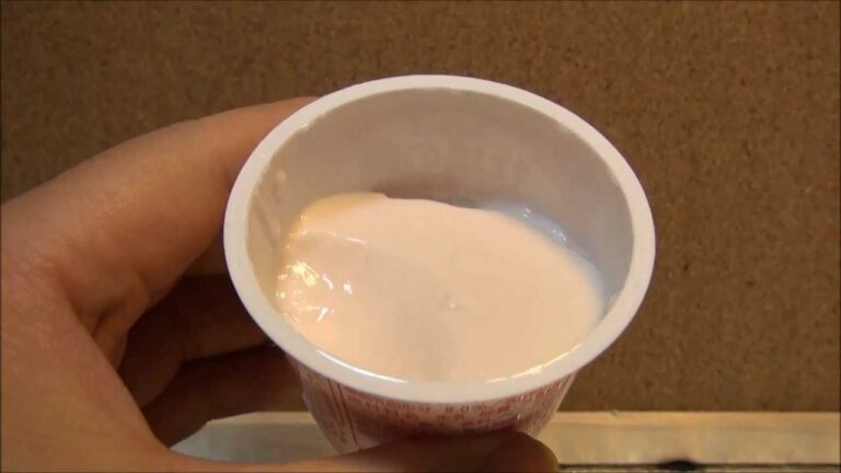 牧場の朝 いちごヨーグルト Strawberry  yoghurt