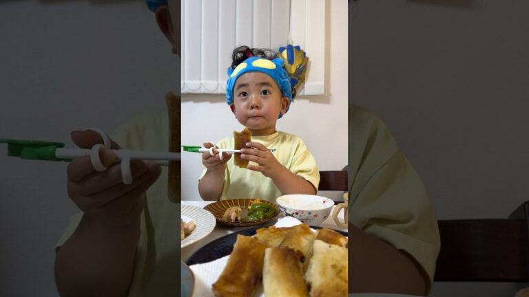 昨日の夕飯に食べたほうれん草コーンバターの残りにハムとチーズを加えてリメイク春巻き✨