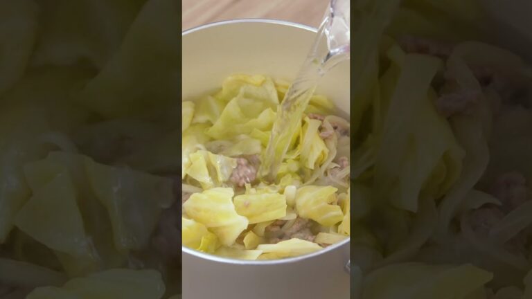 キャベツとほうれん草のコンソメスープ | Cabbage consommé soup #コンソメスープ #キャベツ #ほうれん草