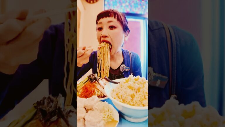 築地市場時代からの老舗中華の冷やし中華始まってました  ～超大盛炒飯を添えて～ #大食い #おなかがすいたらモンスター #ロシアン佐藤 #shorts #町中華