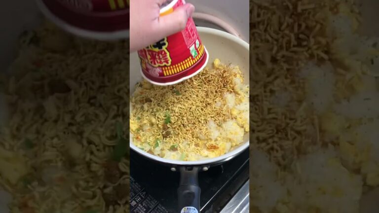 【納豆キムチ炒飯】カップラーメンを使ってキムチ炒飯作ったら美味すぎた！#shorts