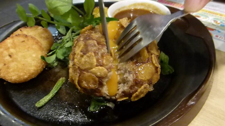 ジュワー！ ガストの新食感 とろ～りたまご  IN  クリスピーハンバークを食べてみた！