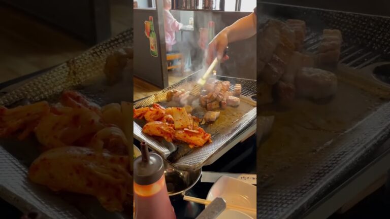 【韓国料理】新大久保でサムギョプサルをキメる #Shorts