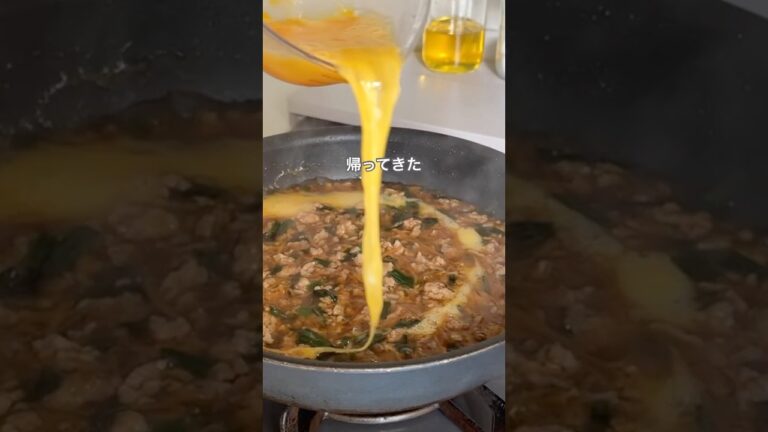 【包丁いらず】10分で完成！ふわとろ豚ミンチ卵丼｜ワンパン簡単レシピ　#shorts