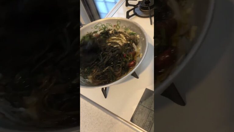 【ZENBヌードル】10分ワンパンで作るイカ墨パスタ#Shorts