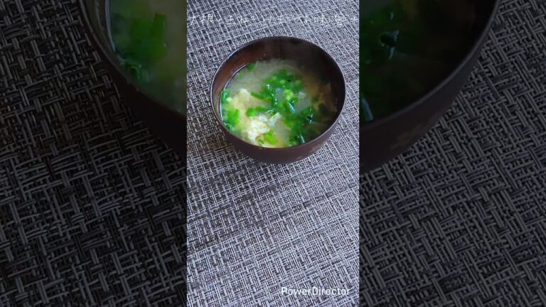 【簡単料理】だいこんと玉ねぎとたまごのお味噌汁♡#shorts