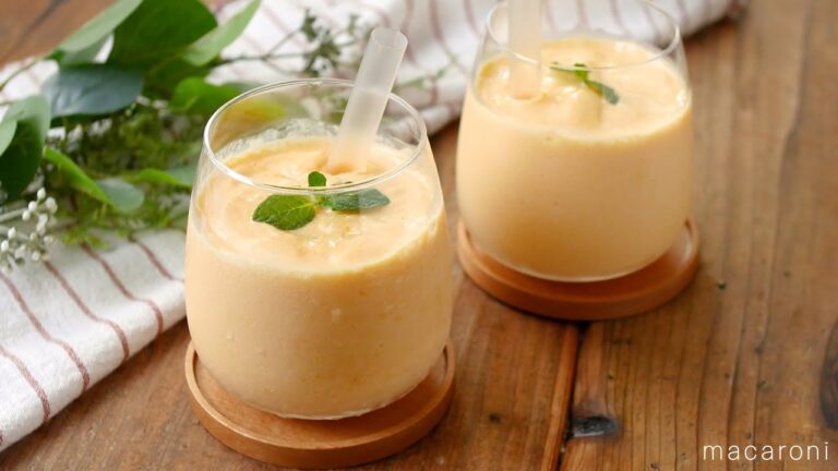 【みかんスムージー】冷凍みかんとヨーグルト、牛乳で作る！ミキサーで混ぜるだけ♪｜macaroni（マカロニ）
