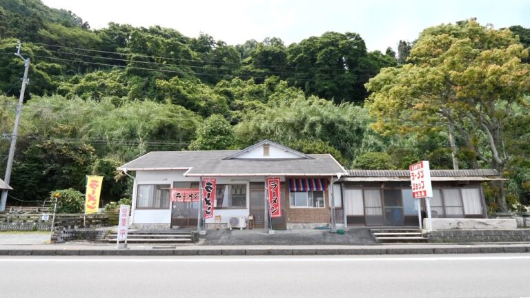 超絶ポツンと秘境に佇む夫婦二人三脚ロードサイドラーメン食堂