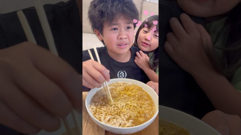 ブタメン大好きお兄ちゃん、全種類混ぜてみた！次々におかわりが！？#モッパン