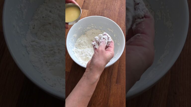 サモサの皮をつくる 〜油と粉をなじませる｜マバニ・マサコの本格スパイス料理｜天然生活web