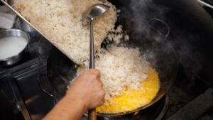 超絶炒飯ラッシュ！！現役６５歳スーパー鍋振り職人が作るガツ盛り北海道めし