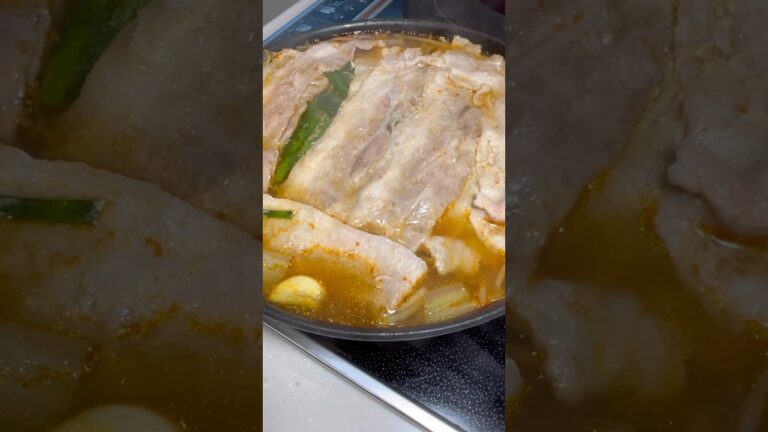 白菜ニラもやしの安い鍋！ニンニクピリ辛スープを自分で作って更に節約#shorts#簡単レシピ#鍋#節約レシピ