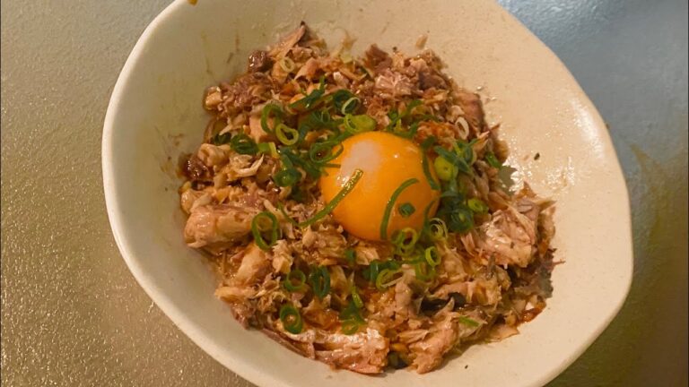 混ぜるだけで何にでも合う！超絶簡単さば缶ユッケ！