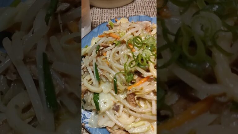 【簡単】さば味噌缶で焼きうどん作ってみた！ #shorts #さば味噌缶 #焼きうどん #簡単レシピ #時短料理 #うどんレシピ #缶詰アレンジ #サバ缶レシピ #おうちごはん