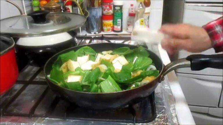 小松菜 ちくわ 厚揚げ の 塩炒め