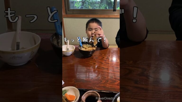 蕎麦屋さんで美味しそうに天丼を食べる年中息子♡#shorts #youtubeshorts #育児 #むすこ #2児ママ #30代ママ #保育園ママ #小学生ママ #おいしい
