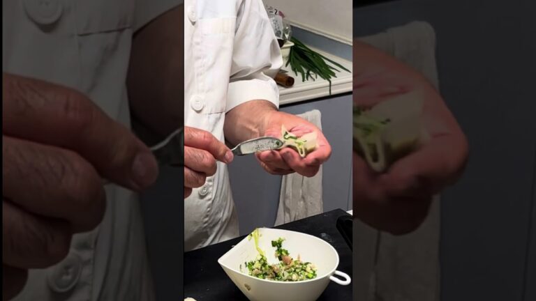 おじいちゃんにニラ饅頭作ってもらった#中華 #本格中華 #じぃじぃ#おじいちゃんと孫 #asmr#にらまんじゅう