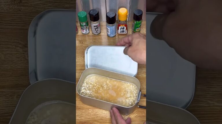 プチッと鍋の「キムチ鍋」をつかって簡単食物繊維たっぷりのオートミール飯を作ってみました！たまごも加えて激うまです！ #shorts