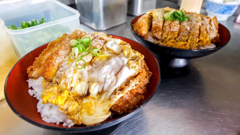 カツ丼！カレーライス！労働者が吸い込まれる１４時間労働を毎日こなす昭和最強夫婦が作るコスパ定食がスゴい。。