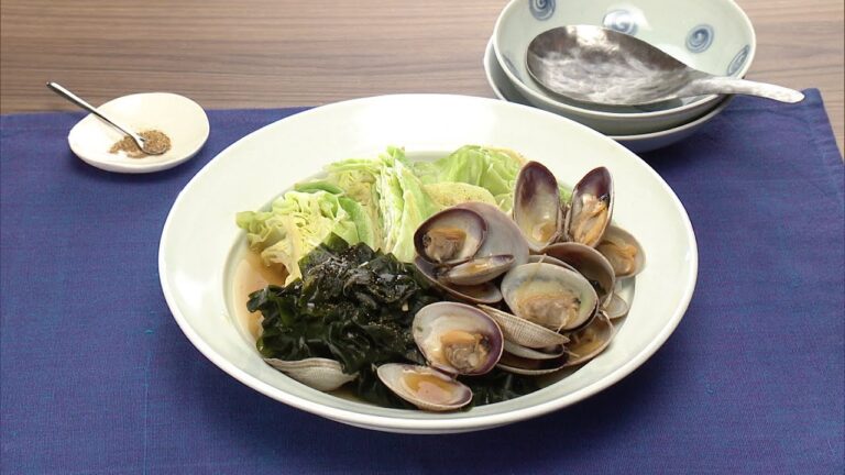 【3分クッキング公式】春キャベツとわかめのあさり蒸し