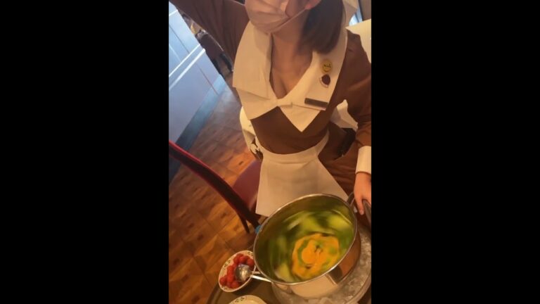 【tiktokで400万再生 ！メイドが仕上げる】最高のサラダ4million japanese maid salad cooking #メイド #サラダ #ロウリーズ