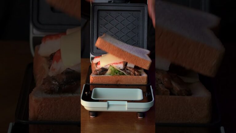 いわしの蒲焼の缶詰でホットサンドを作ってみた!!