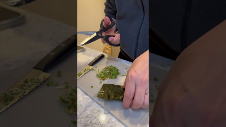 【ブロッコリースプラウトの梅肉海苔はさみ】唎酒師 #利き酒師 #唎酒師 #料理　#ペアリング　#ちょい足し   #ブロッコリースプラウト  #簡単レシピ