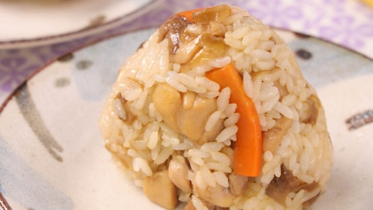 ごぼう香る鶏めしおにぎり